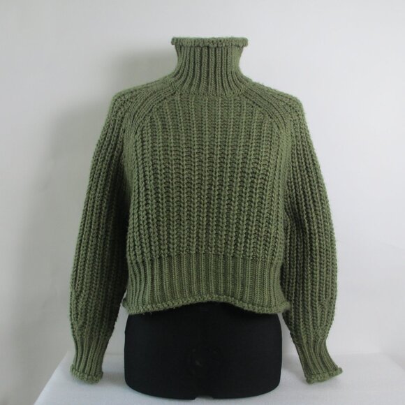H&M CHUNKY KNIT CROP SWEATER - Picture 2 of 11
